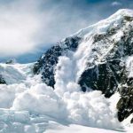 ANM avertizeaza risc de avalanse in Fagaras si Bucegi Vrful Omu sub 15 metri de zapada
