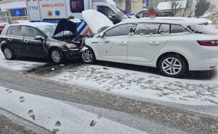 Accident la Curtea de Arges Trei raniti asistati