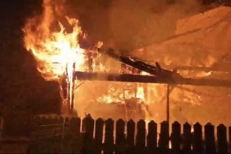 Adapost distrus in Albestii de Arges Au ramas si fara lemne