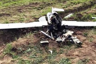 Alerte de maxima securitate in Vrancea o drona militara s a prabusit in curtea unui localnic SRI si Armata au intervenit imediat