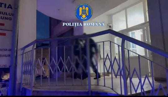 Arges Retinuti de politie dupa mai multe furturi din magazine