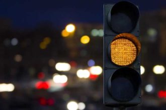 Atentie pitesteni Semafoare cu buton in mod de galben clipitor