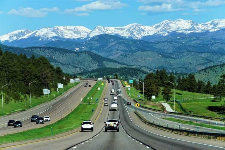 Autostrada care incarca masina in mers e realitate primul drum electric din SUA