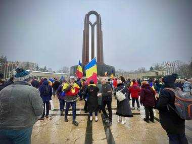 Calin Georgescu a adus o coroana de flori la Monumentul Ostalului Necunoscut din Parcul Carol I Bucuresti