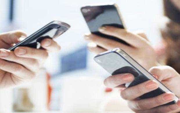 Capcana digitala pe WhatsApp un simplu colet fals iti poate goli contul