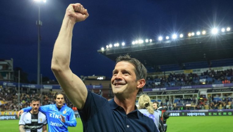 Ce cadou a primit echipa lui Cristi Chivu