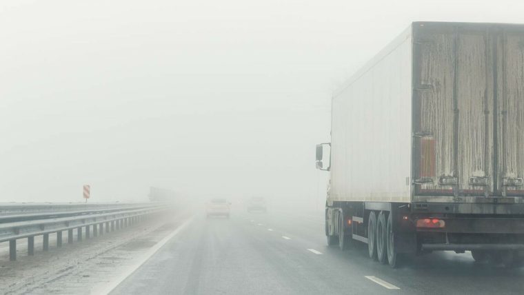 Ceata densa si periculoasa pe autostrada A1 Bucuresti Pitesti Vizibilitate sub 50 de metri in diverse zone din tara