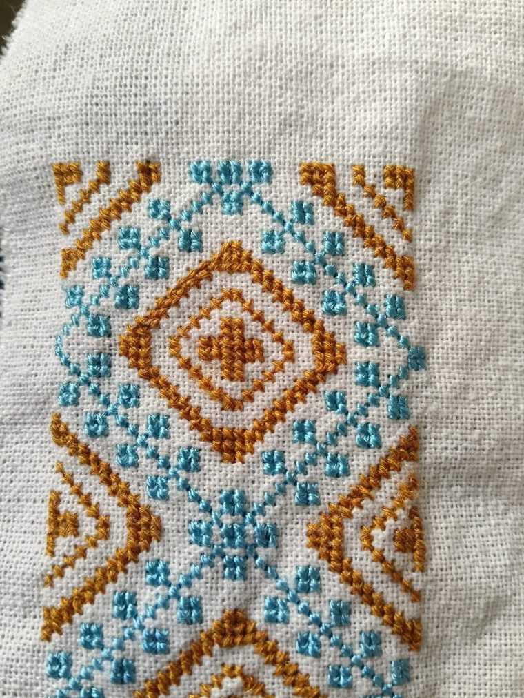 Curs de cusut traditional la Curteade Arges