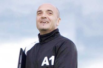 Dincolo de gazon Povestea lui Gabi Dumitru la Londra