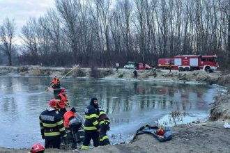 Doi pescari din Arges au cazut in Olt