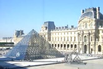 Franta creste preturile la Luvru si Versailles pentru turistii non UE