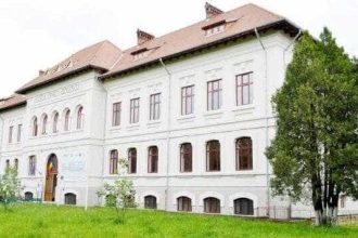 Frigul muta celebrarea Micii Uniri la Colegiul Dinic Golescu din Campulung
