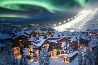 Ger istoric in Finlanda mii de turisti blocati in Laponia