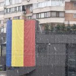 Gest simbolic inainte de 24 Ianuarie Steagul Romaniei pe cladirea clinicii Dr Teo