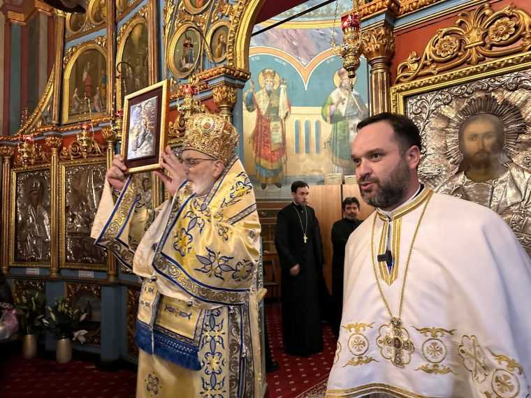 IPS Calinic a oficiat Liturghia la Biserica Sf Ioan