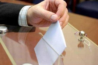 In Registrul Electoral figureaza peste 133000 de persoane cu varste intre 90 si 99 de ani Suspectez ca multi dintre ei nu mai sunt in viata