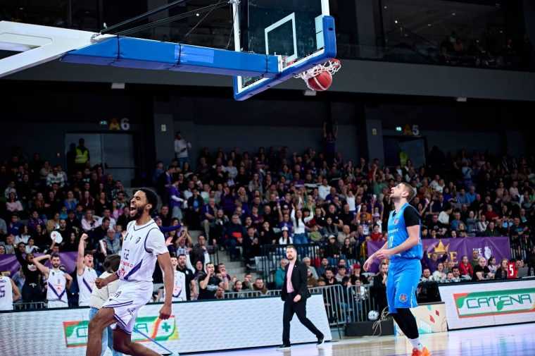 Invitat special la partida de baschet de la Pitesti Arena