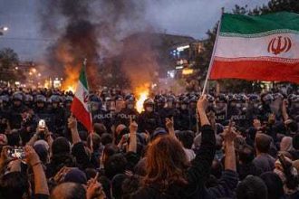 Iranul fierbe sub represiune zeci de morti si arestari