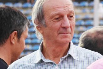 Mihai Zanfir legendarul fundas de la FC Arges a implinit 71 de ani Am crescut in Strand si am jucat fotbal de cand ma stiu