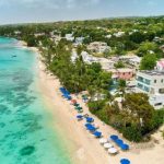 Moda periculoasa in vacanta haine de camuflaj in Caraibe