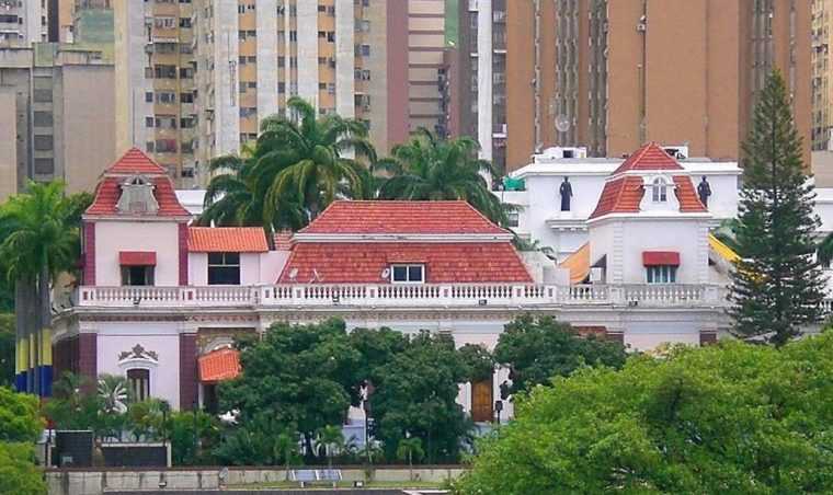 Noapte tensionata la Caracas drone si focuri de arme langa palatul prezidential