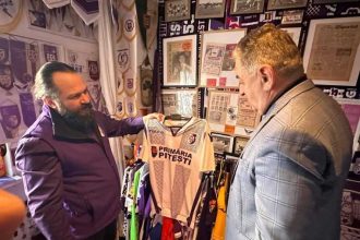 O istorie a fotbalului pitestean in apartamentul unui colectionar