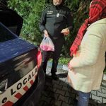 Oamenii strazii ajutati noaptea de Politia Locala in Pitesti