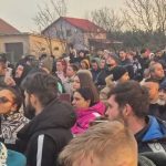 Panica si revolta intr o comuna din Timis localnicii cer expulzarea unui copil de 13 ani acuzat de crima Mascatii solicitati de urgenta