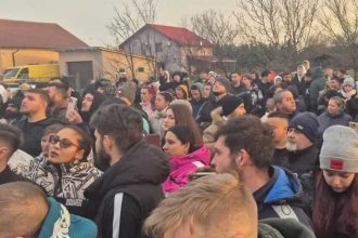 Panica si revolta intr o comuna din Timis localnicii cer expulzarea unui copil de 13 ani acuzat de crima Mascatii solicitati de urgenta