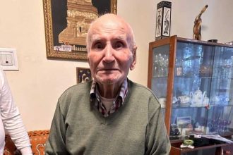 Pitesteanul Petre Dumitru veteran de razboi a implinit 95 de ani Mesajul primarului Gentea