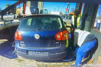Pitesti Doua masini abandonate au fost ridicate de pe domeniul public