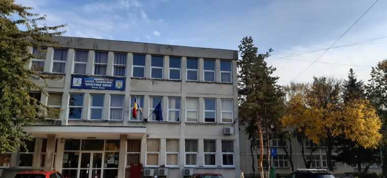 Politistii au discutat cu elevii de la Dima despre cyberbullying