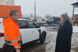 Prefectul de Arges Am verificat utilajele si stocurile de antiderapant