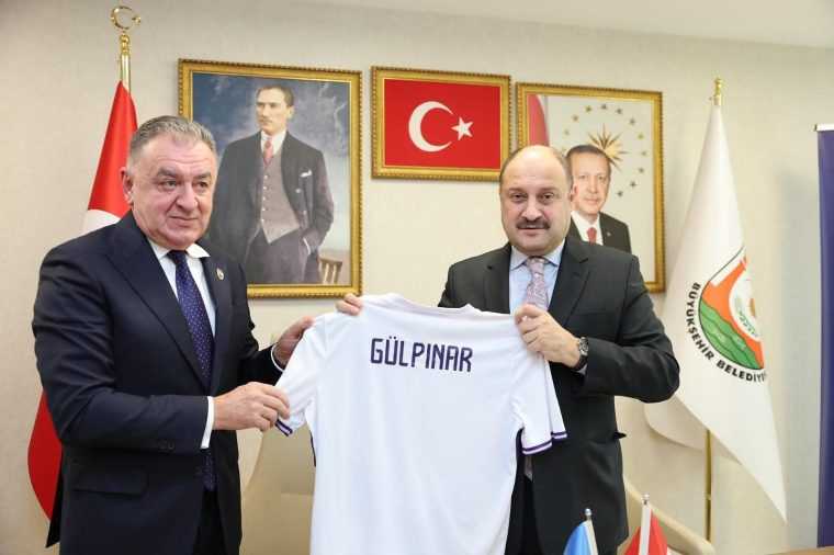 Primarii Gentea si Gulpinar au realizat un schimb de tricouri in Turcia
