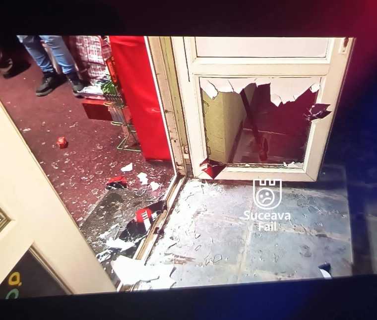 Prins jefuind un magazin erotic cu un topor