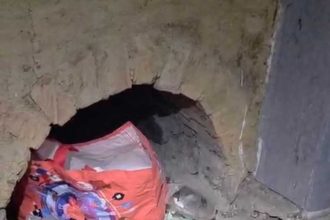 Refugiul Iezer asediat de deseuri Salvamontistii au transportat gunoaiele in spate