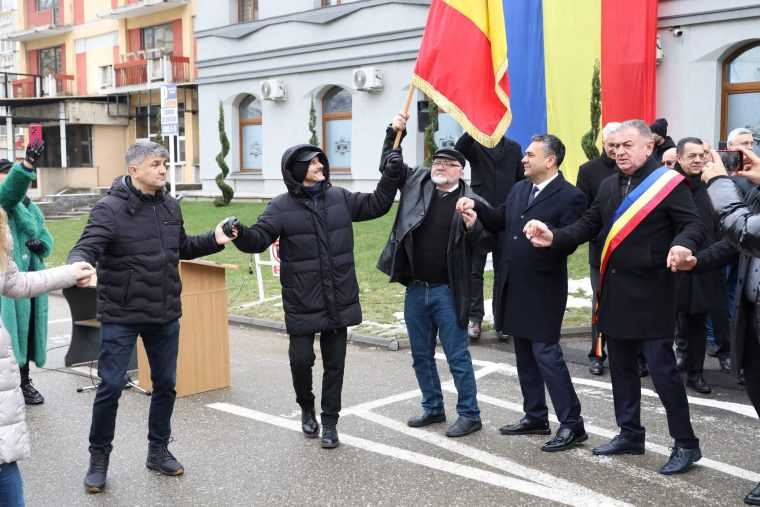 S au adunat in hora la Pitesti
