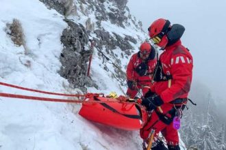 Salvamontistii au recuperat un numar record de 123 de persoane