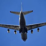 Scena iesite din comun la imbacare pe un aeroport european avionul a decolat iar pasagerii au fost lasati pe scari