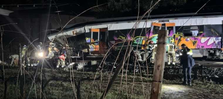 Spania din nou in stare de soc un tren de calatori a lovit un zid in apropiere de Barcelona