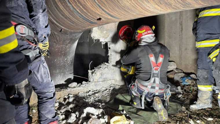 Tanar blocat 48 de ore intr un canal salvat