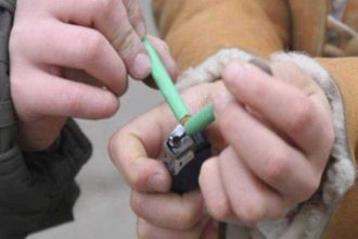 Tanar de 25 de ani grav ranit de petarda