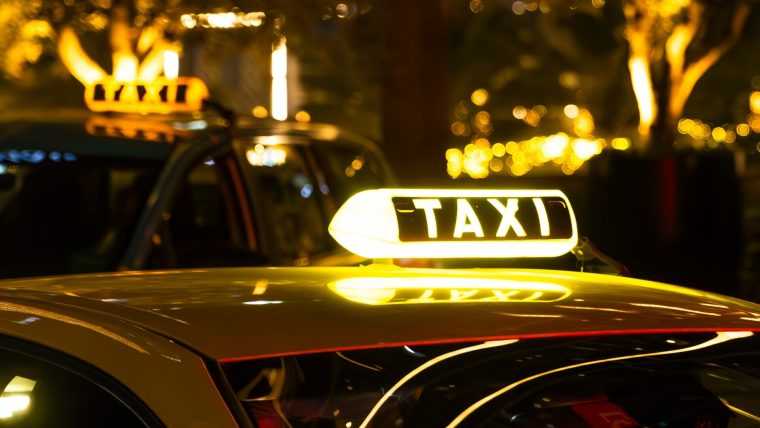Taximetrist agresat de un client noaptea in Pitesti