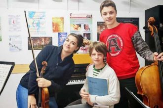 Trei tineri talentai au creat o trup la Filarmonica Piteti