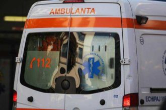 Un elev ranit de tencuiala cazuta in clasa