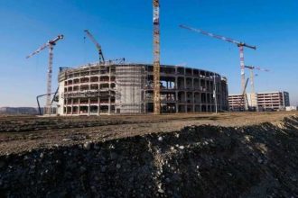 Un paznic a murit pe santierul Jocurilor Olimpice