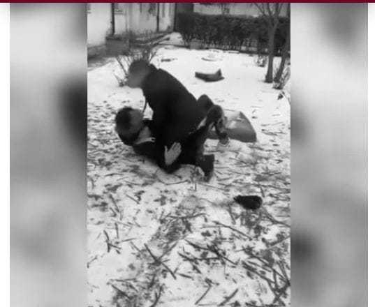 Violena n Arge Tineri filmai n timpul unei bti fr intervenia nimnui Poliia din Costeti a demarat o anchet