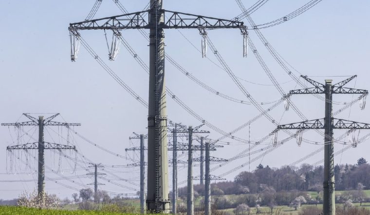 Vremea rea a lasat fara curent 11000 locuinte