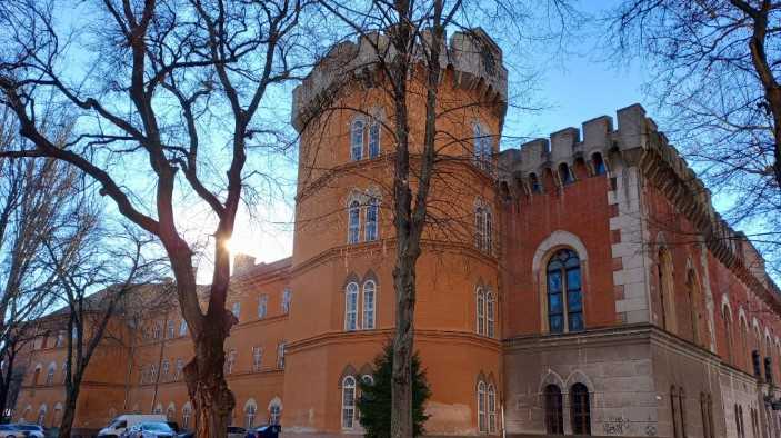 descoperire surprinzatoare la timisora un arsenal din al doilea razboi mondial a iesit la iveala in curtea castelului huniade