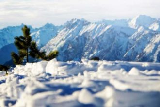 scandal pe munte un turist a agresat un salvamontist dupa ce i a fost refuzata cautarea telefonului pierdut in zapada